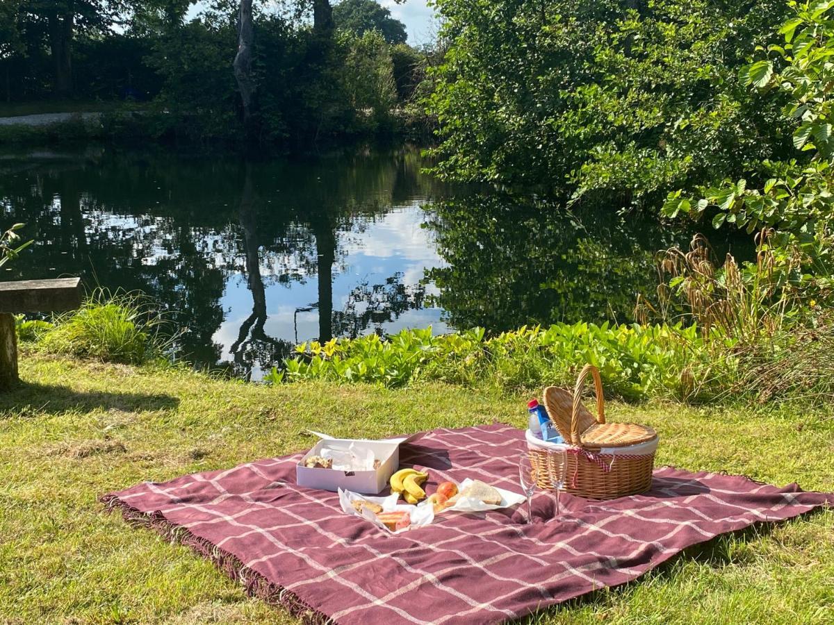 Kingfisher Cabin - Wild Escapes Wrenbury Off Grid Glamping - Ages 12 And Over Baddiley Eksteriør billede